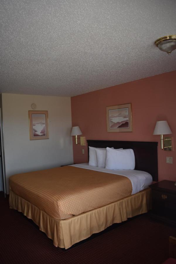 Deluxe King Room at Royal Inn