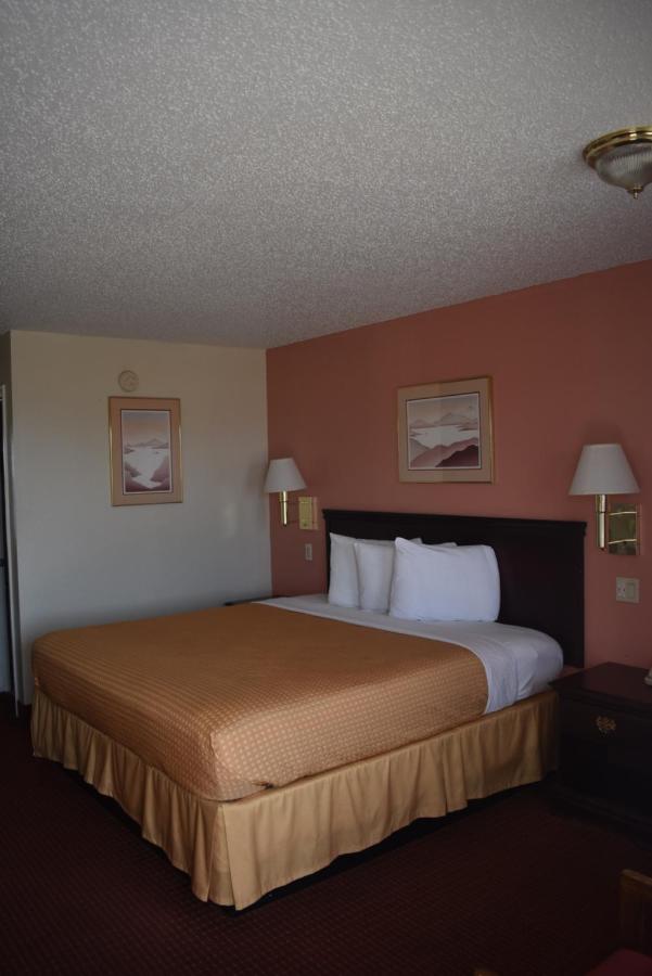 Deluxe King Room at Royal Inn