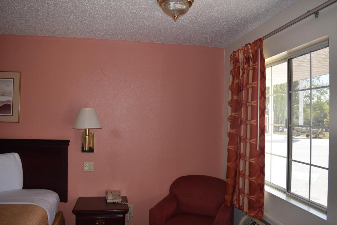 Deluxe King Room at Royal Inn