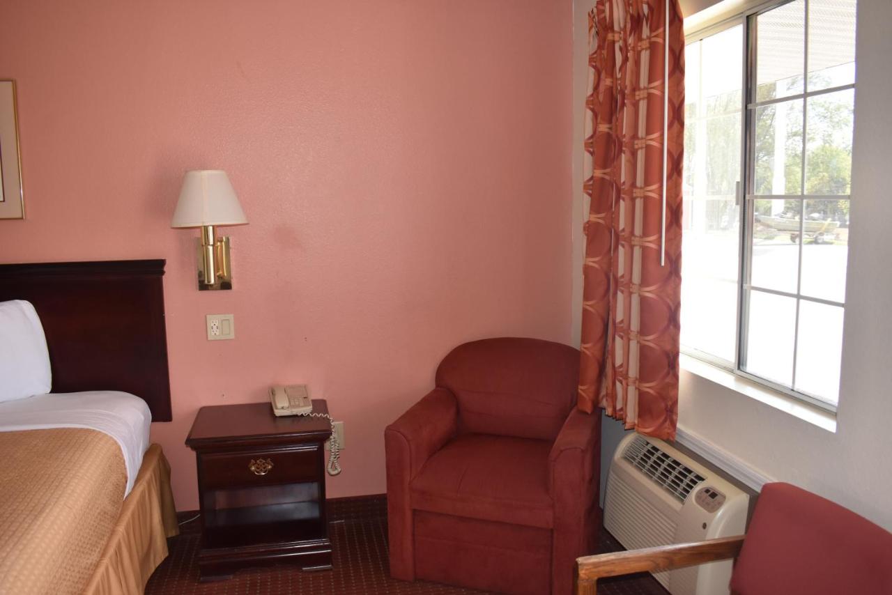 Deluxe King Room at Royal Inn
