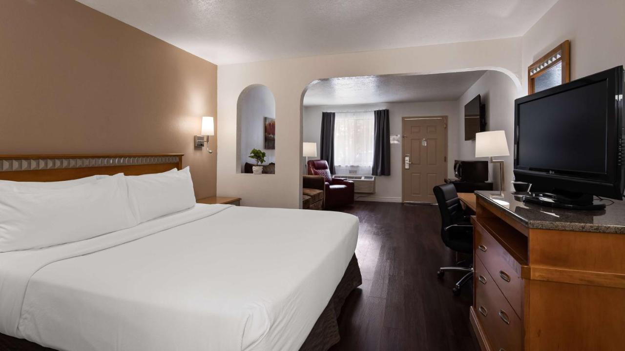 | SureStay Plus Hotel by Best Western Albuquerque I-40 Eubank