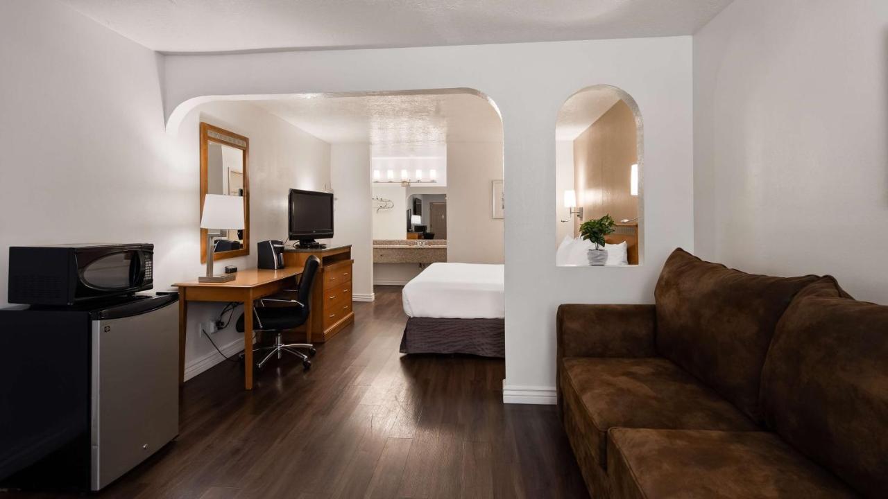 | SureStay Plus Hotel by Best Western Albuquerque I-40 Eubank