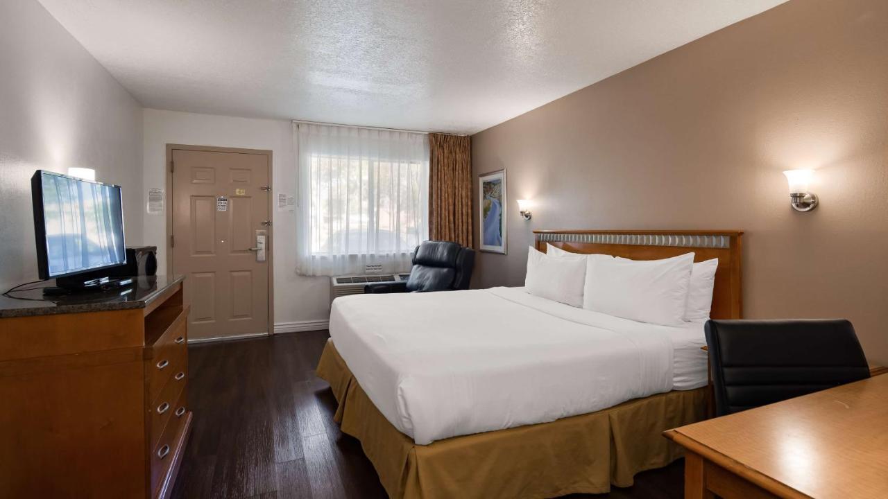 | SureStay Plus Hotel by Best Western Albuquerque I-40 Eubank