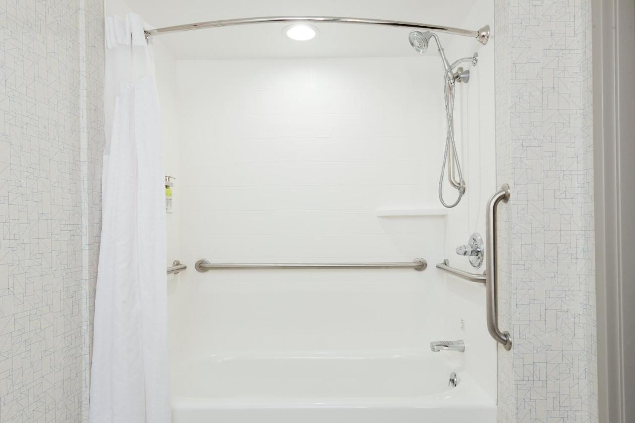 | Holiday Inn Express Hotel & Suites Montgomery Boyd-Cooper Parkway, an IHG Hotel