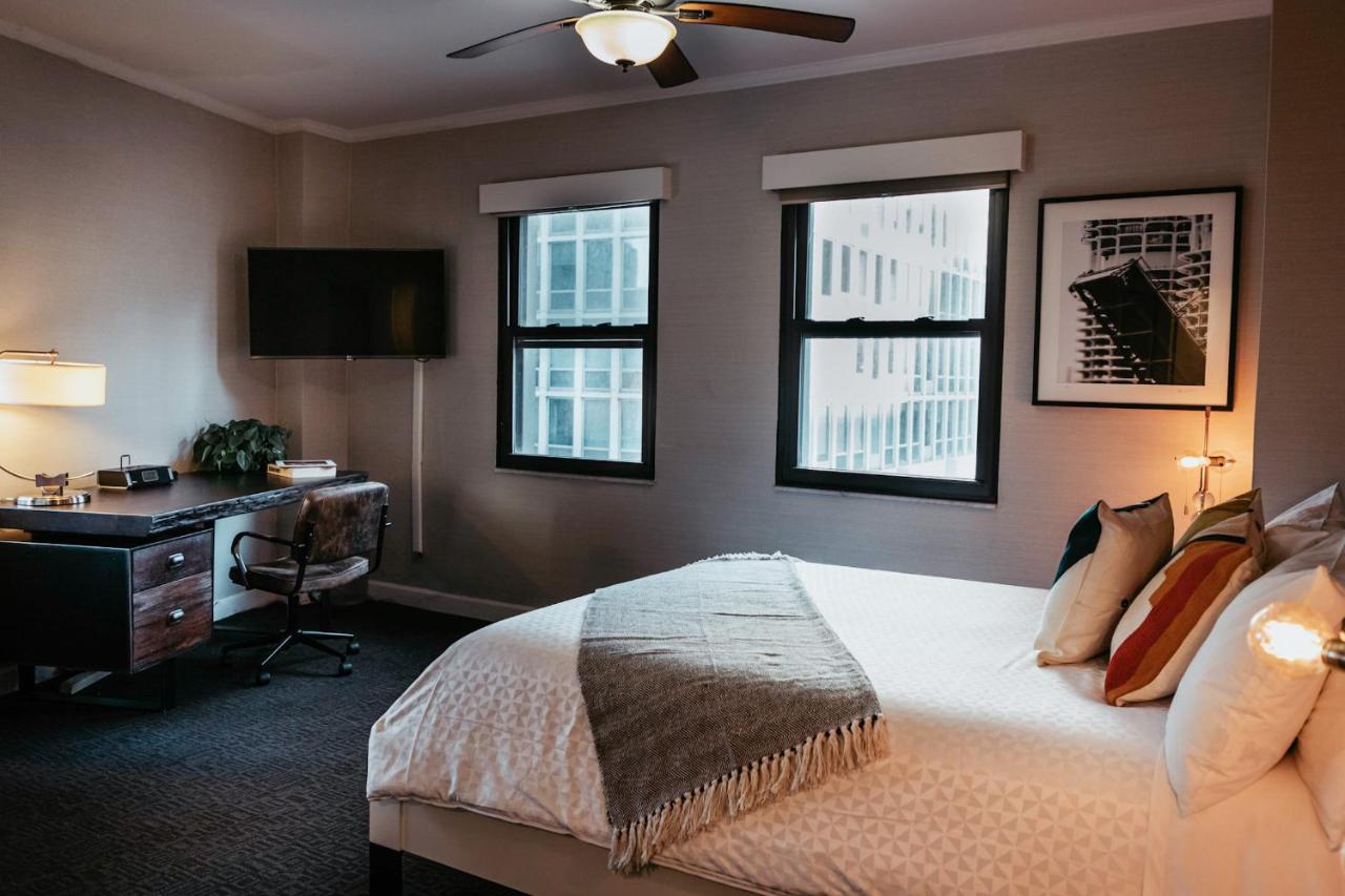 Standard Queen Room at Selina Chicago