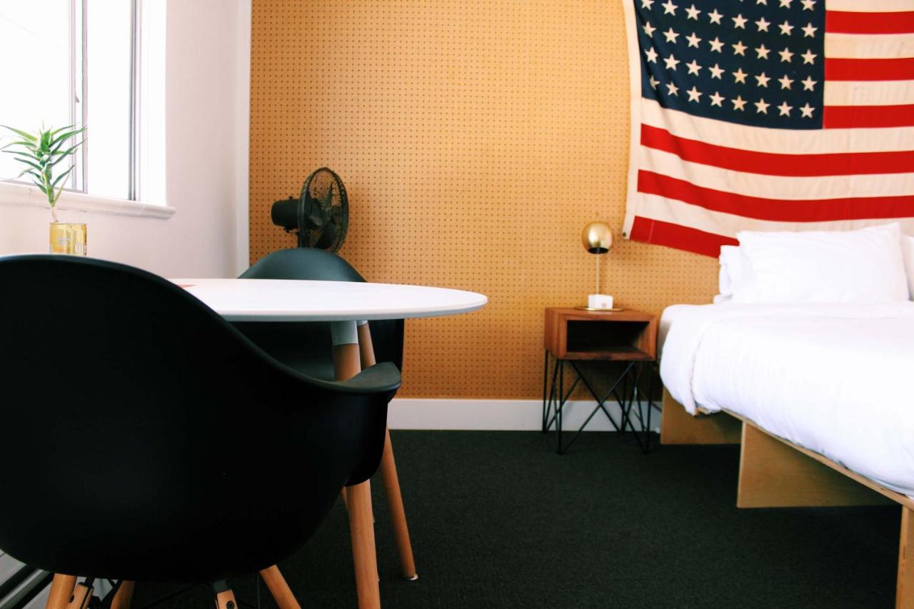  | Amigo Motor Lodge