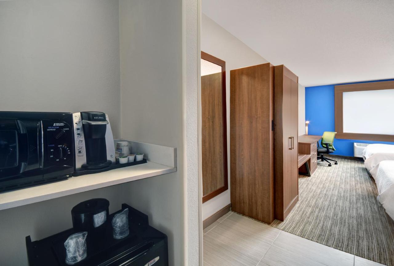 King Room at Holiday Inn Express Marshall by IHG