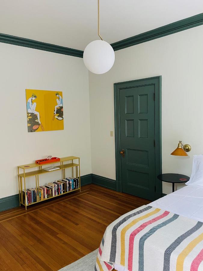 Deluxe Double Room with Bath at The Amelia