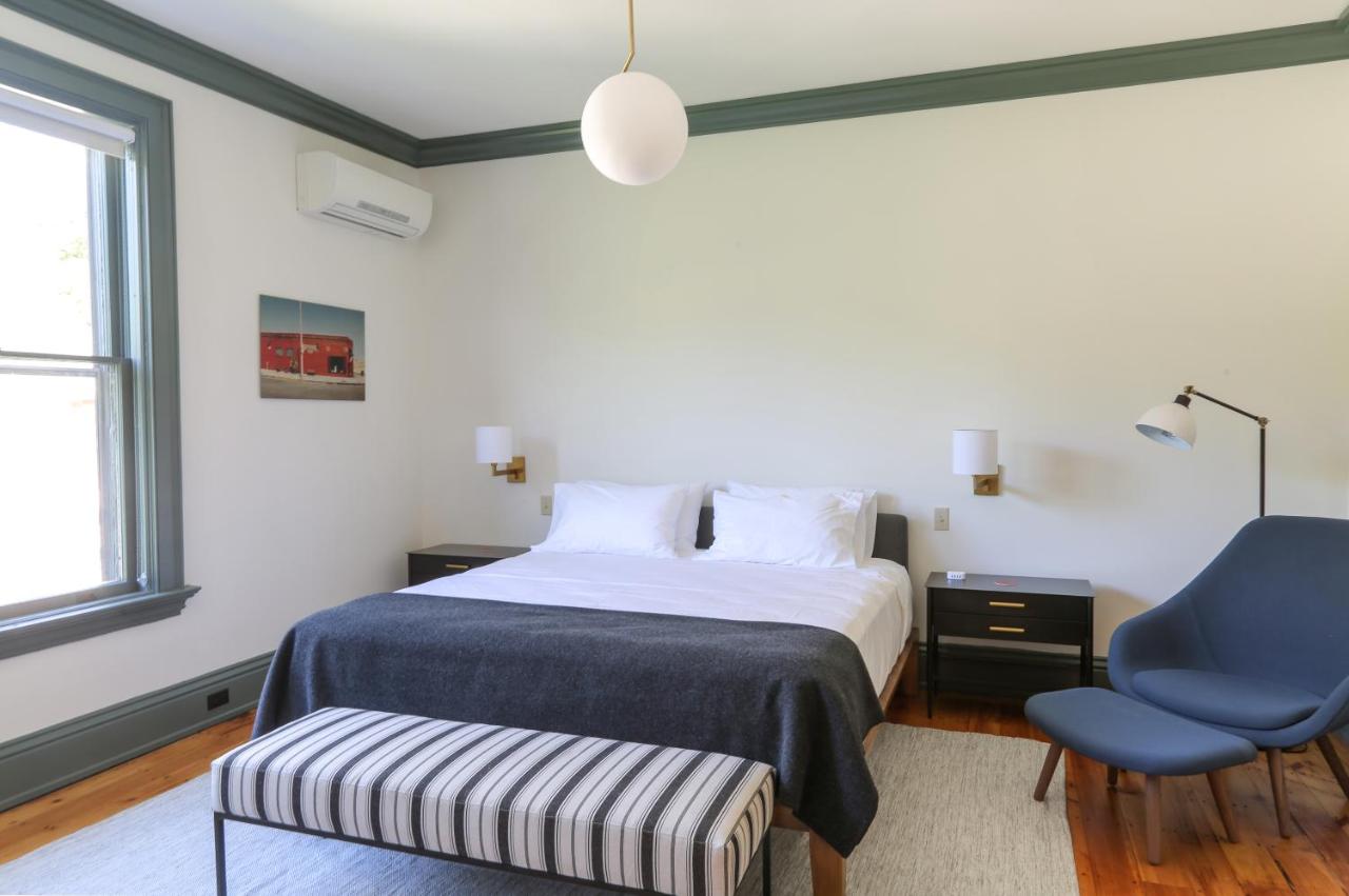 Deluxe King Room at The Amelia