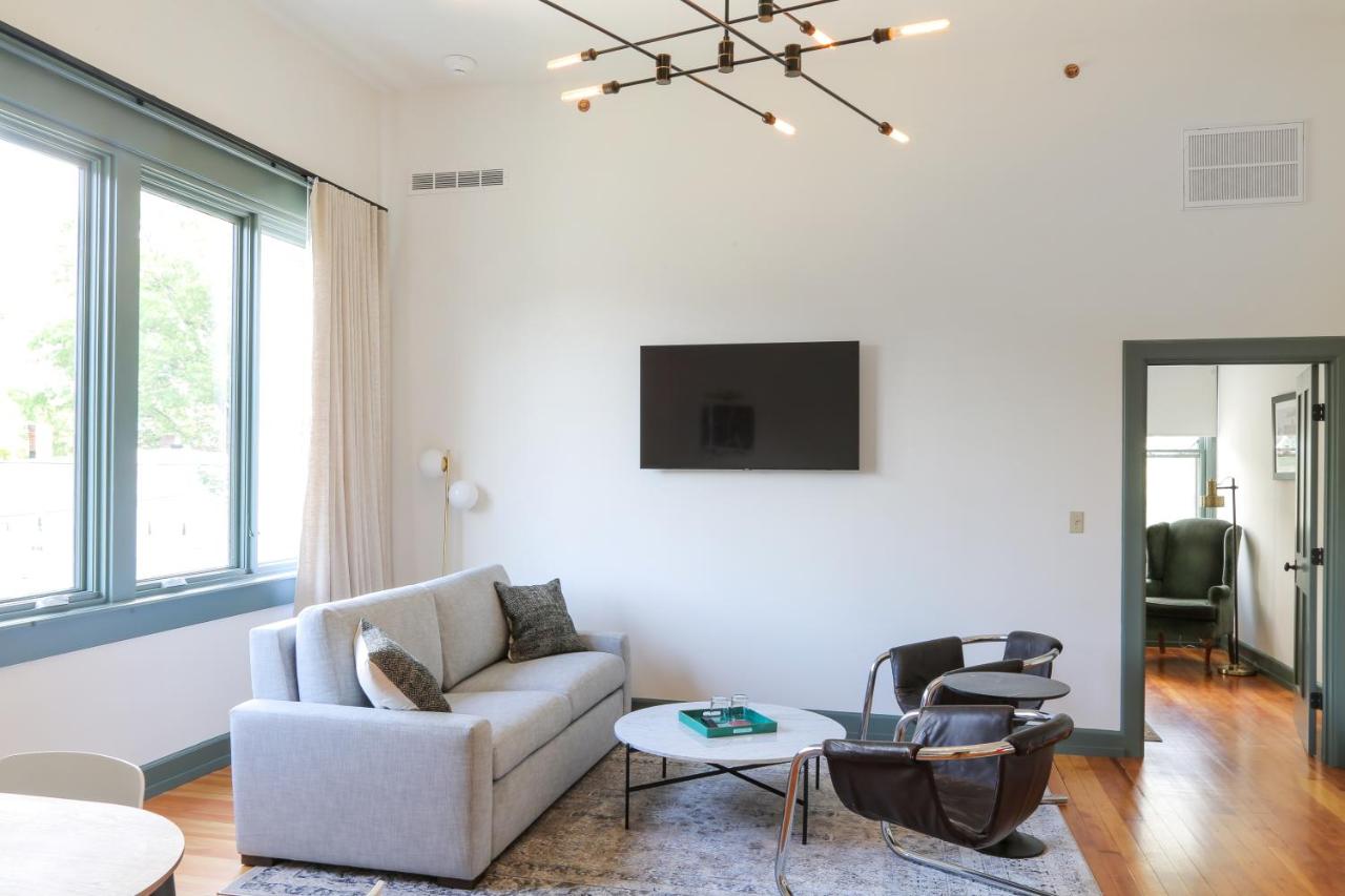 Deluxe King Studio at The Amelia