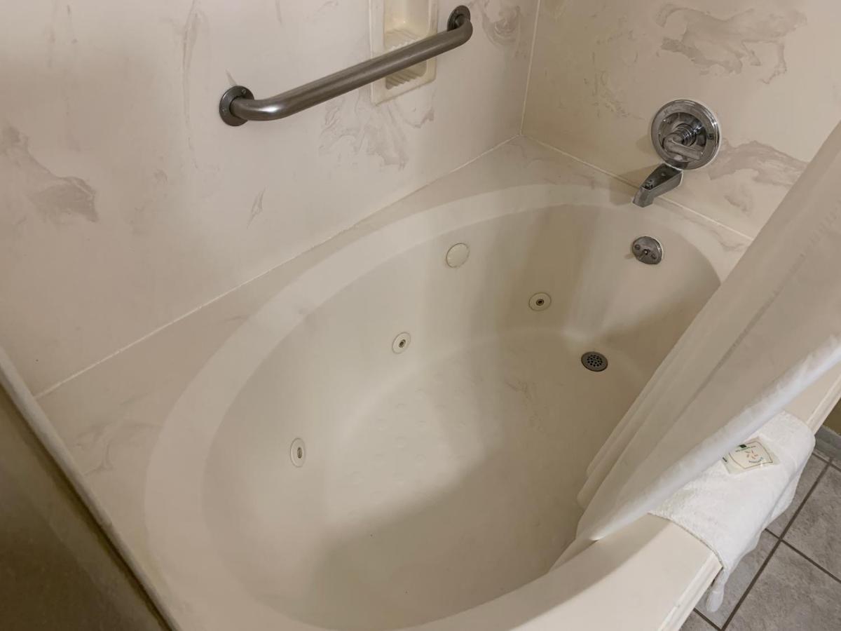 King Suite with Whirlpool - Non smoking at Quality Suites Houston NW Cy-Fair
