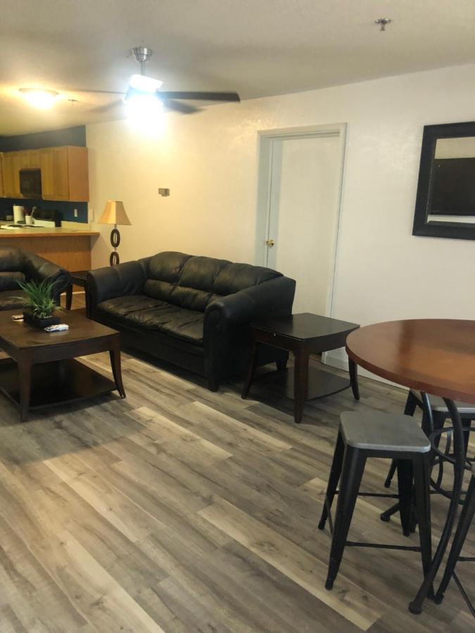 Premier Queen Suite - Non-Smoking at THE BRANSINN Entertainment District