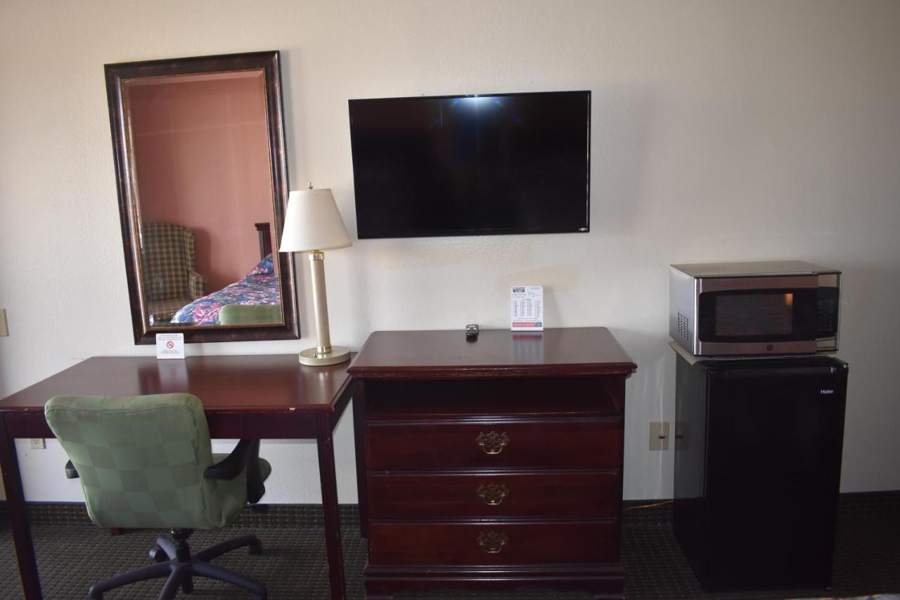 Deluxe King Room at Royal Inn