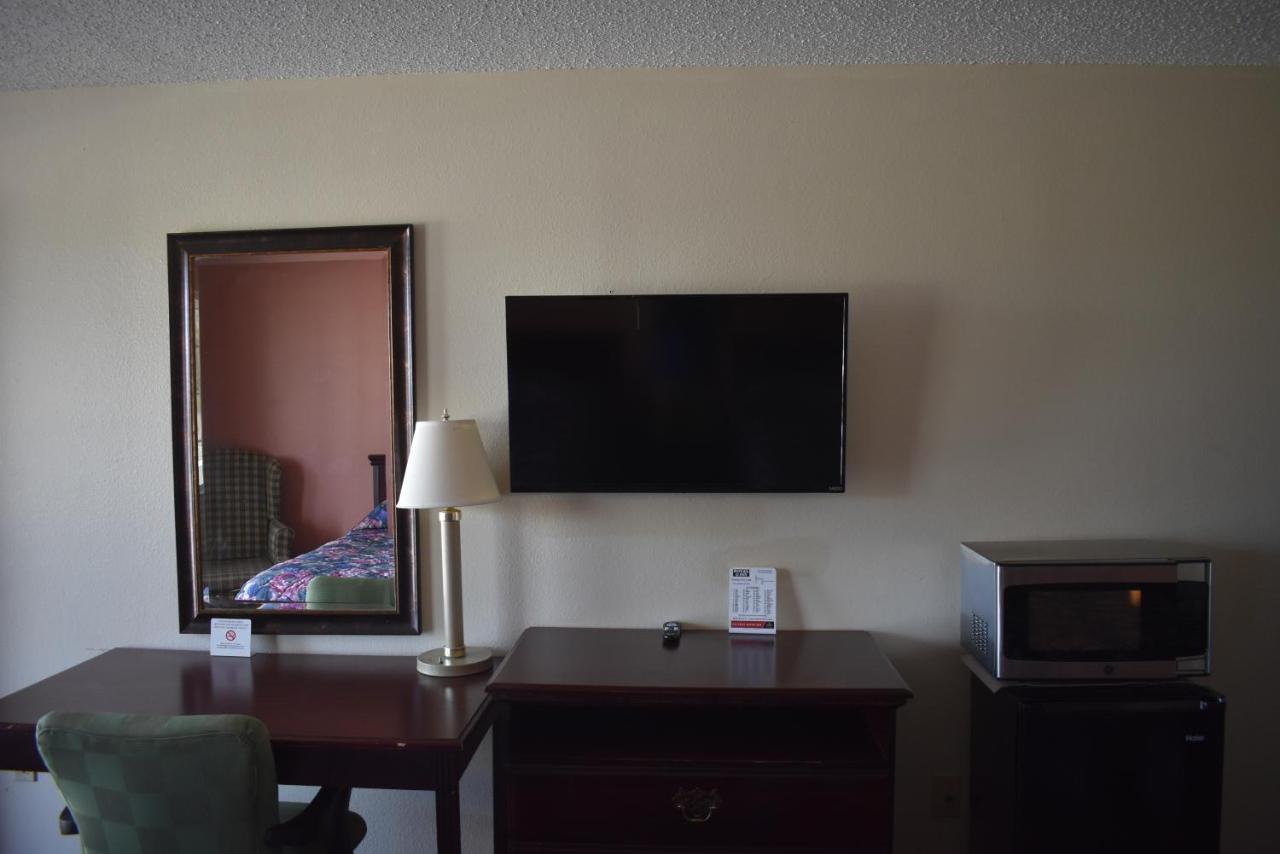 Deluxe King Room at Royal Inn