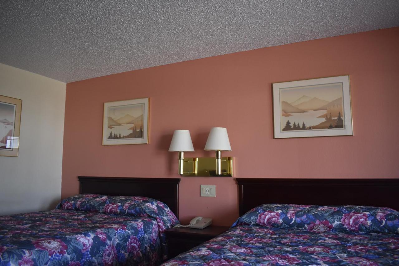 Deluxe King Room at Royal Inn