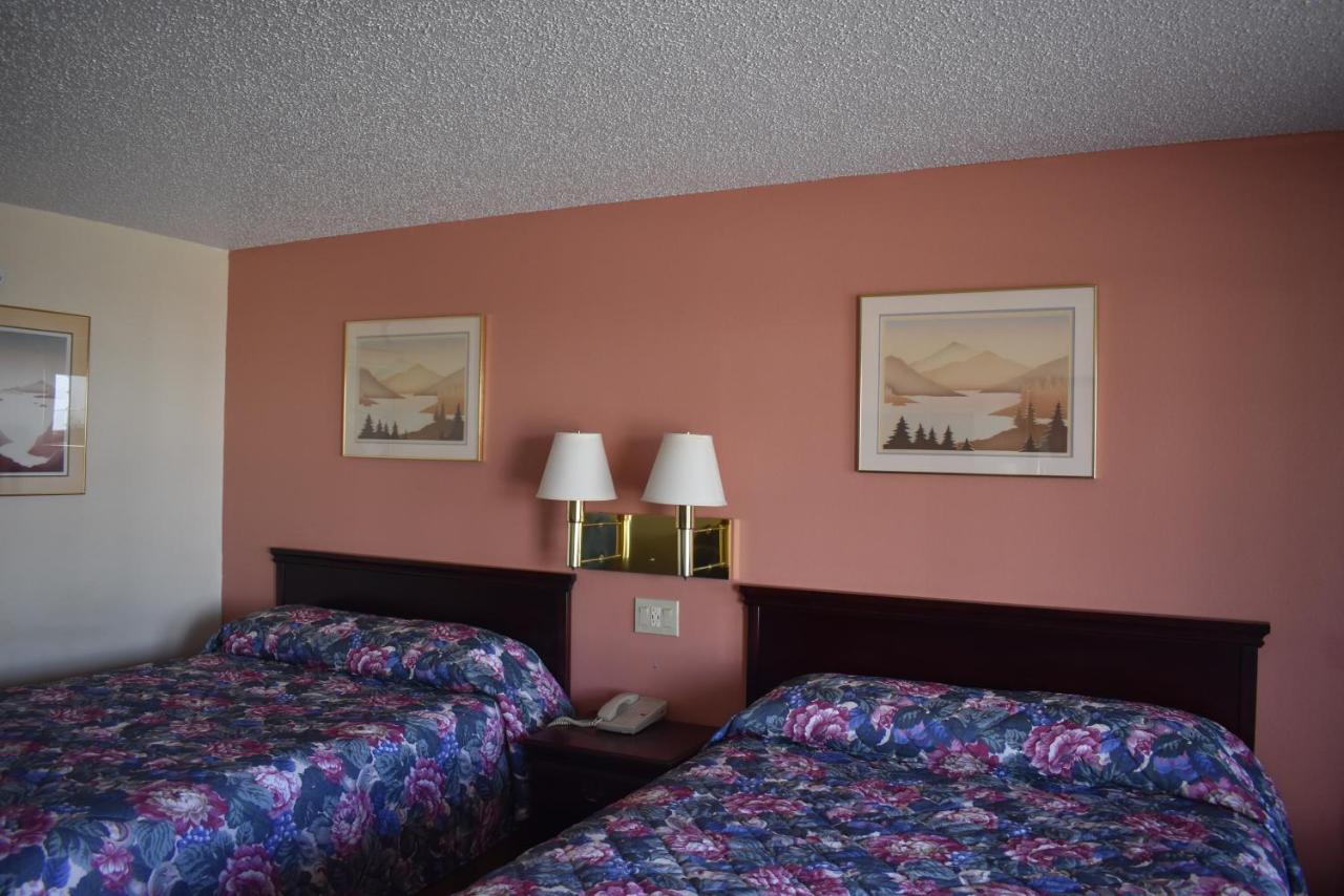 Deluxe King Room at Royal Inn