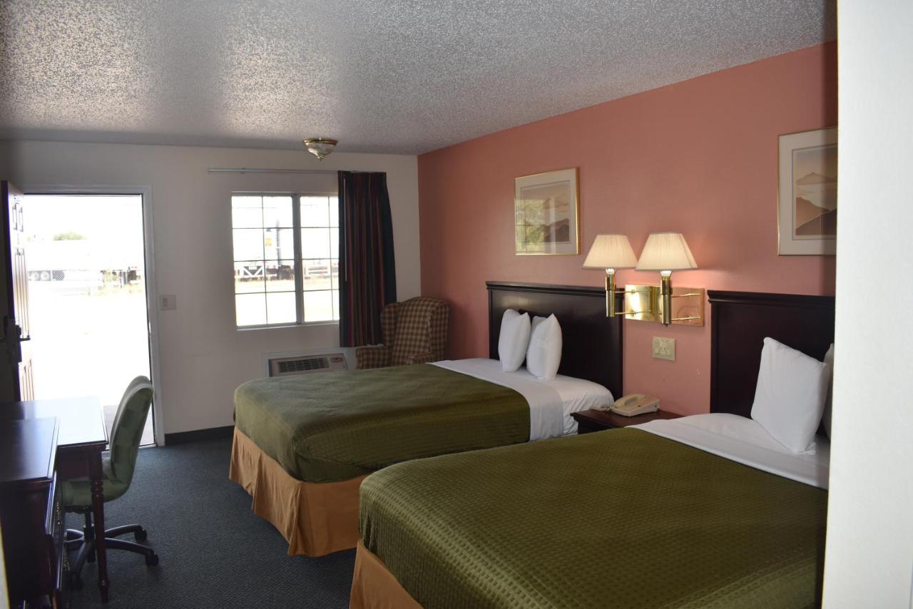 Queen Room at Royal Inn