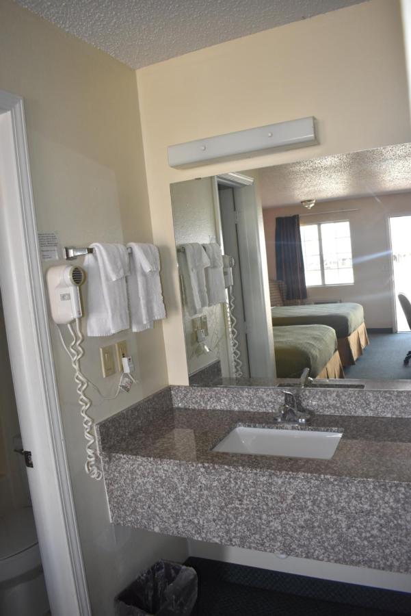 Queen Room at Royal Inn