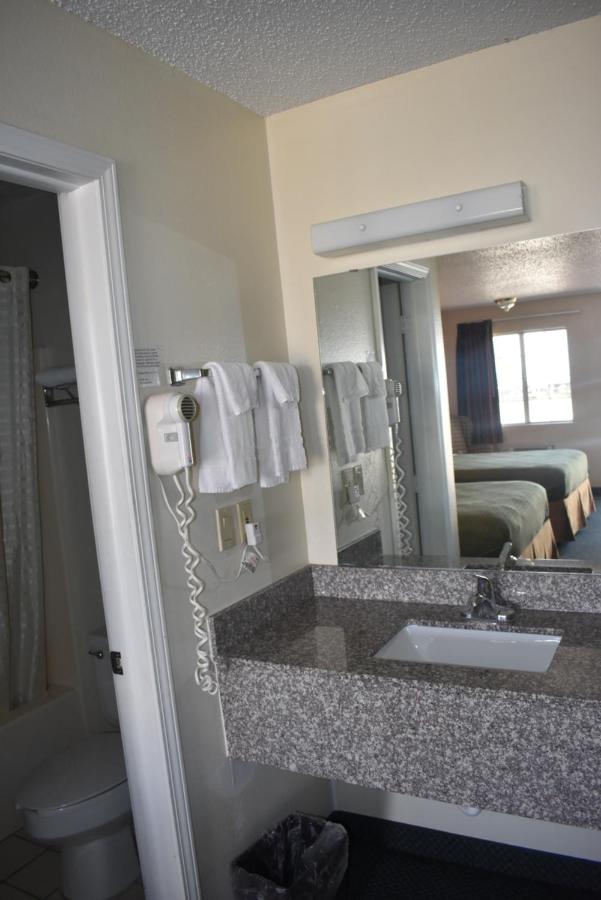 Queen Room at Royal Inn