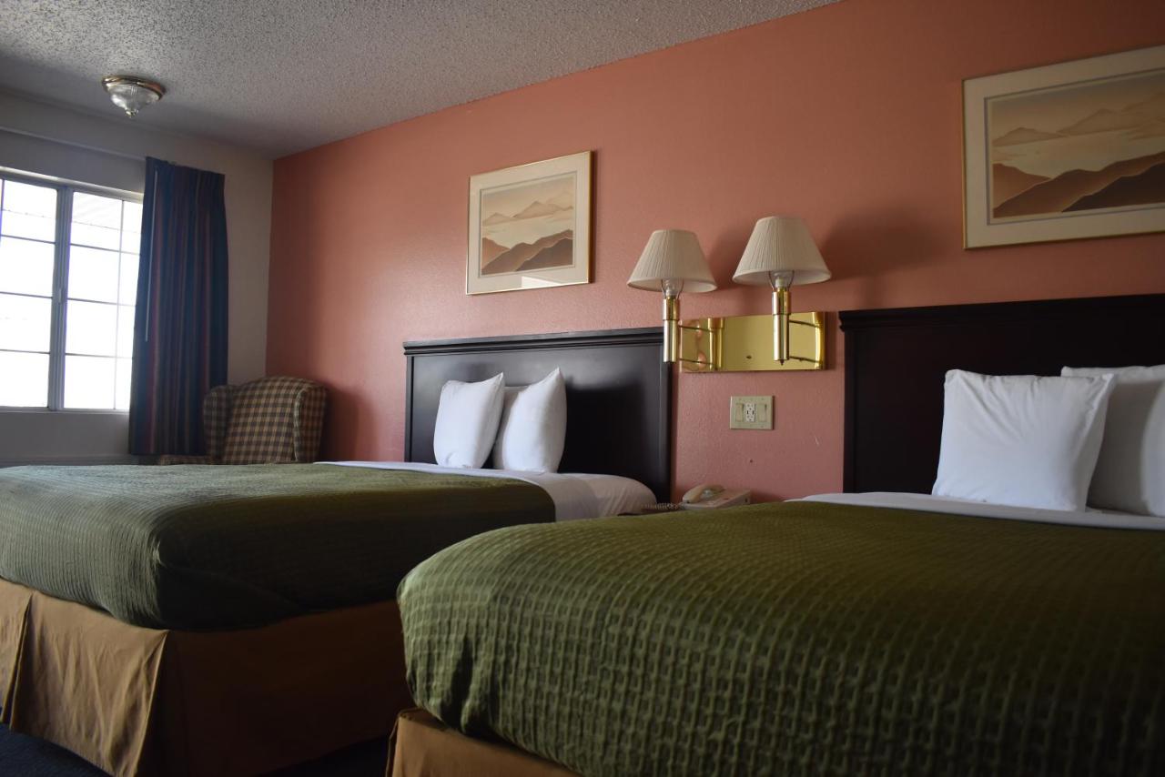 Queen Room at Royal Inn