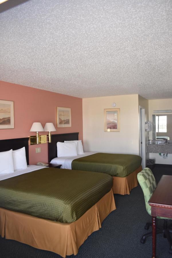 Queen Room at Royal Inn