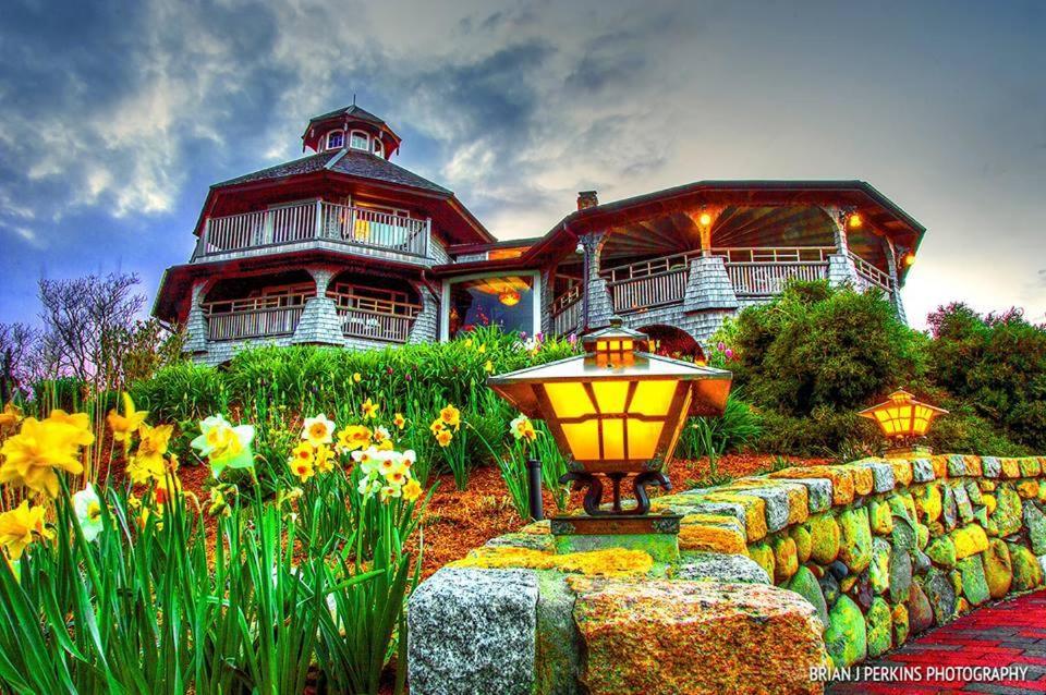 | Lands End Inn - Adults Only