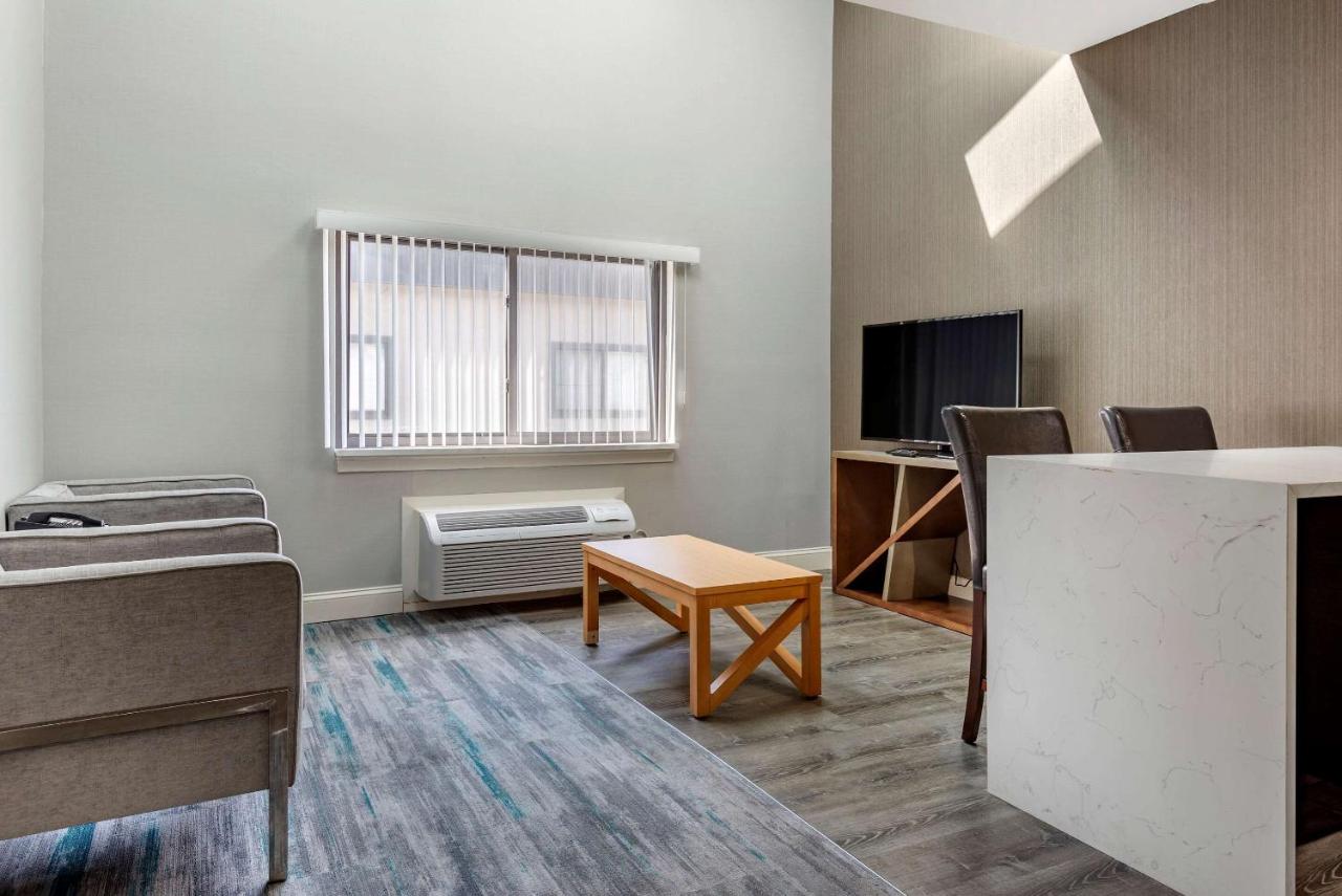 Queen Suite with Two Queen Beds - Non-Smoking at Somerset Lofts, Ascend Hotel Collection