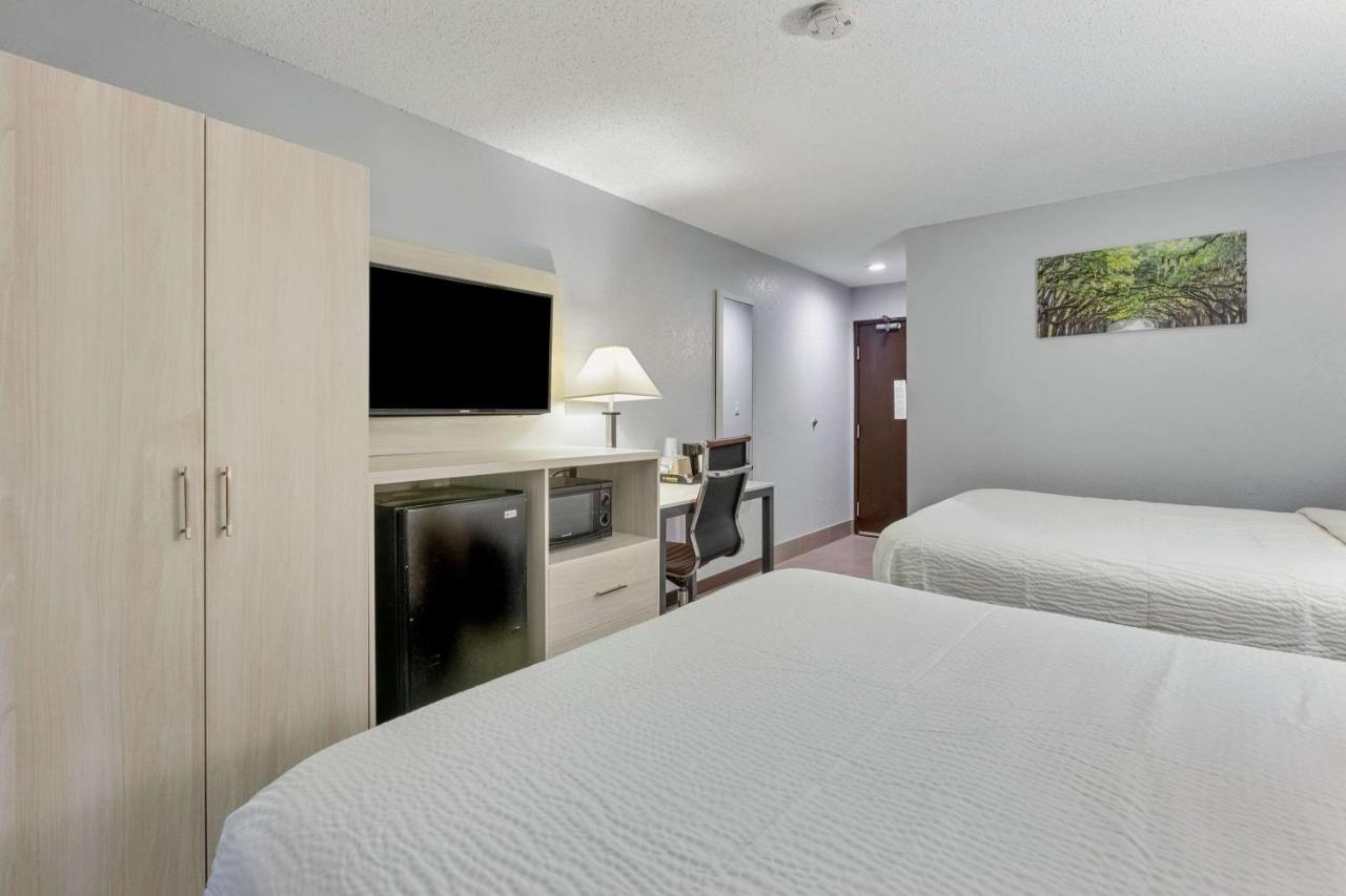 Queen Room with Two Queen Beds - Non-Smoking at Days Inn by Wyndham Savannah Gateway I-95
