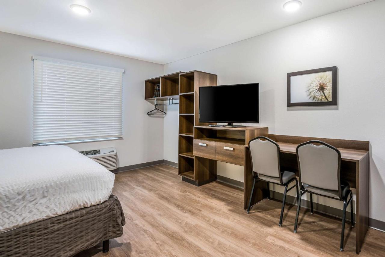 Standard King Room - Non Smoking at WoodSpring Suites Elgin - Chicago