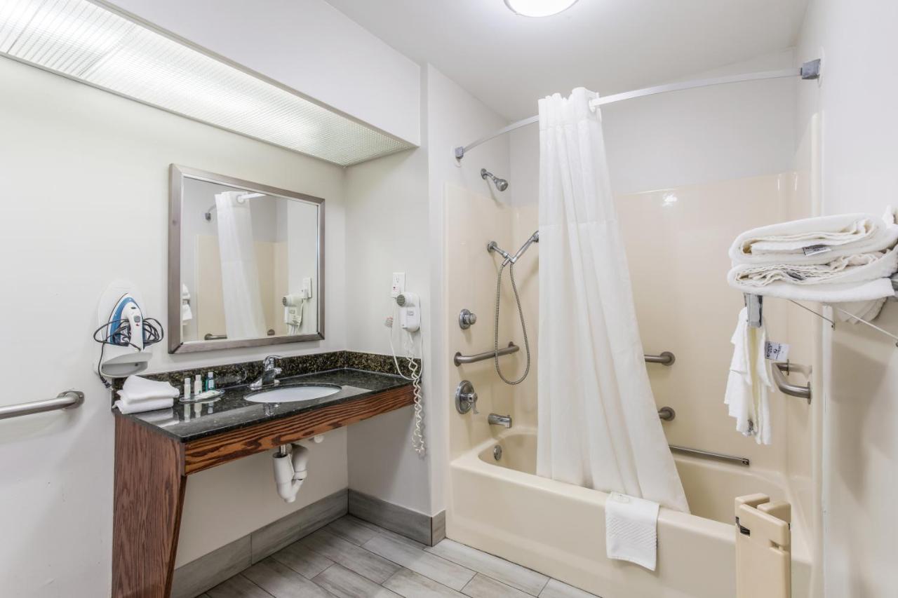 | Quality Inn Gallatin-Nashville Metro