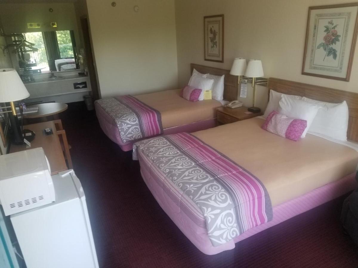 | Ozark Valley Inn