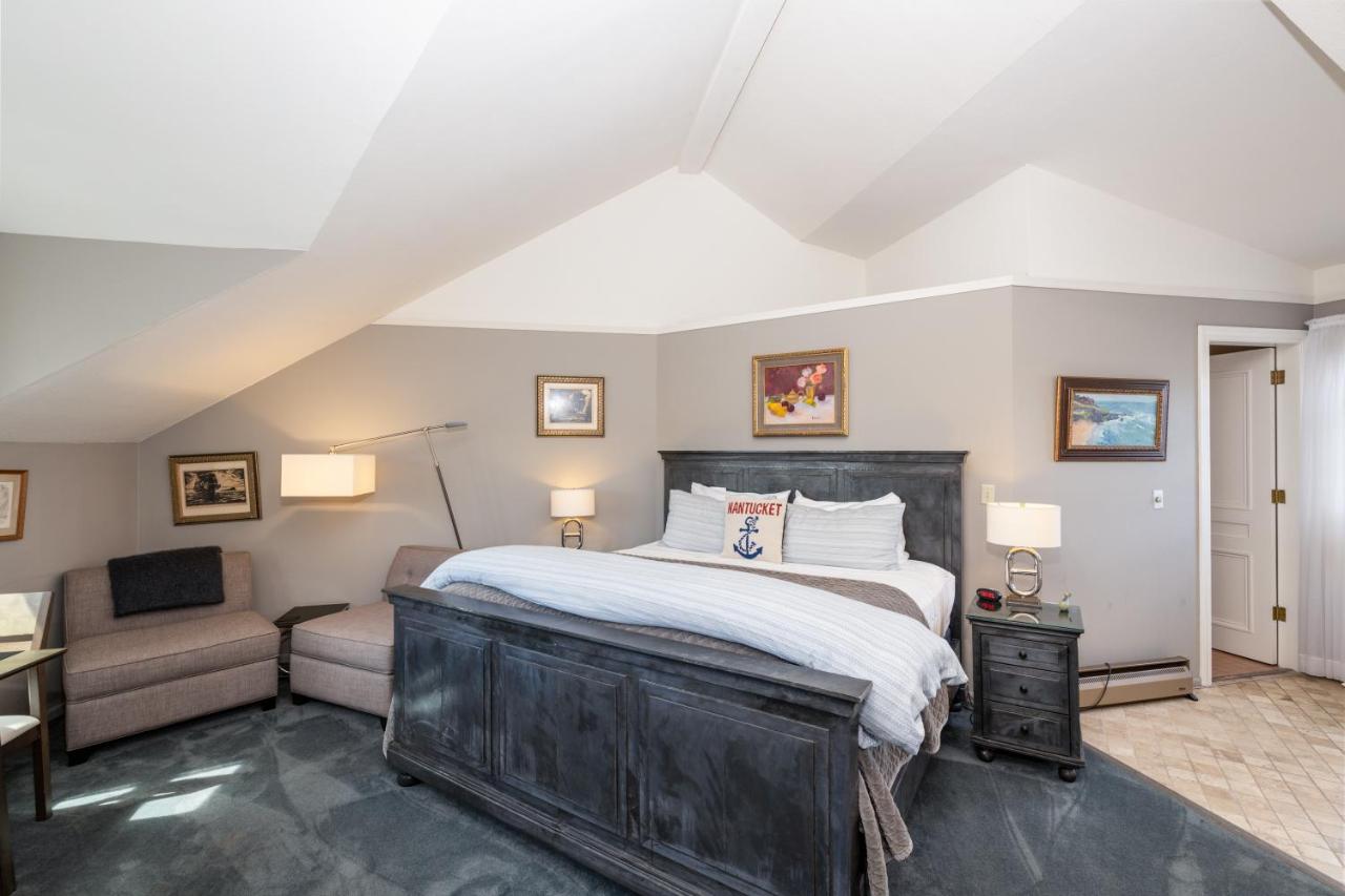 | Nantucket Whale Inn, Half Moon Bay