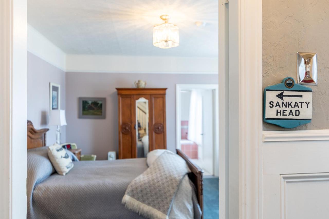 | Nantucket Whale Inn, Half Moon Bay