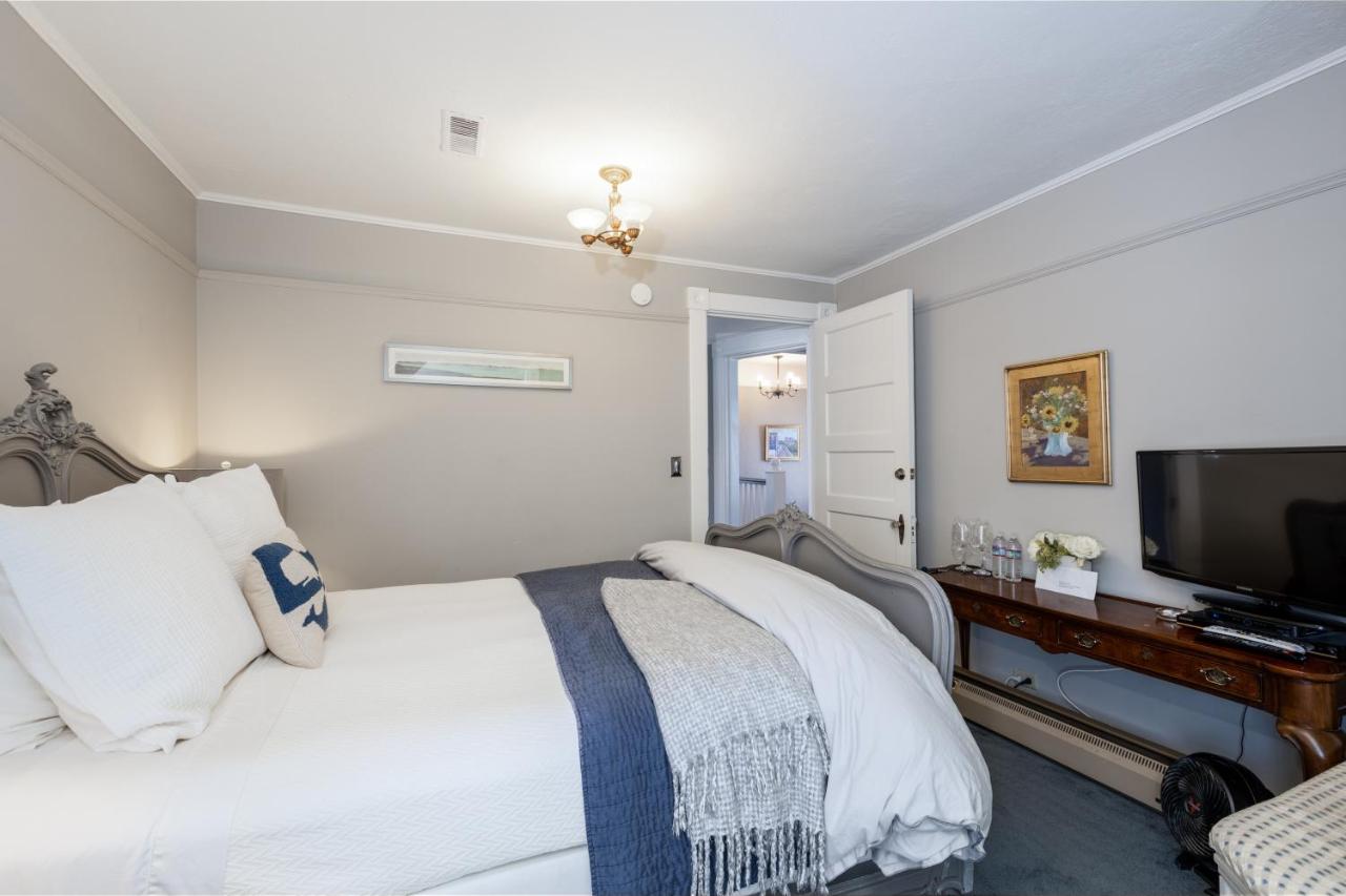 | Nantucket Whale Inn, Half Moon Bay