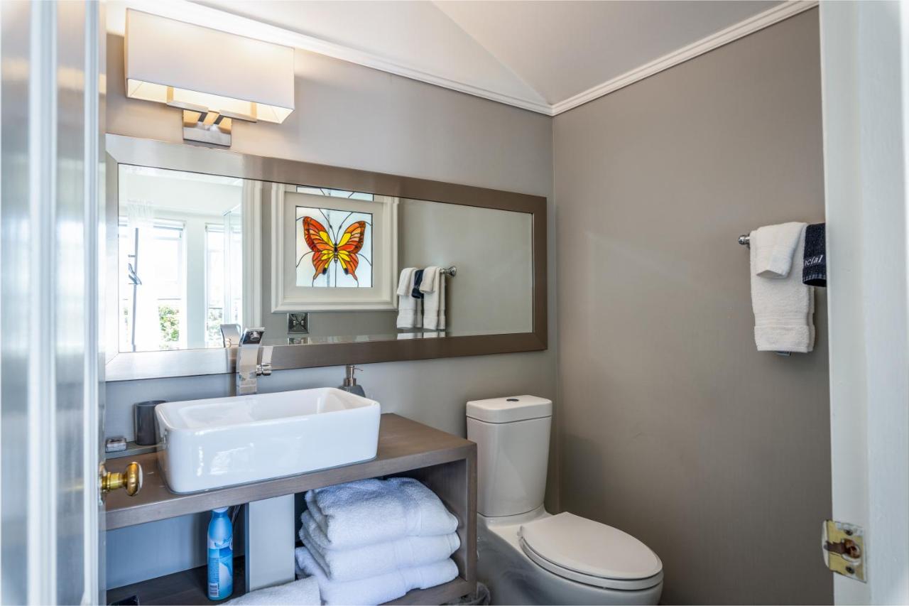 | Nantucket Whale Inn, Half Moon Bay