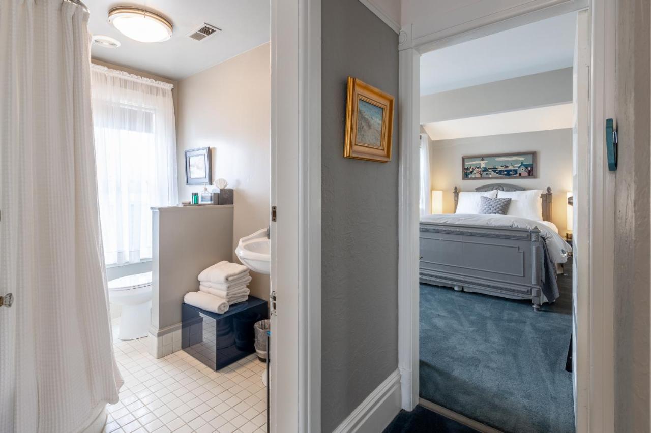| Nantucket Whale Inn, Half Moon Bay
