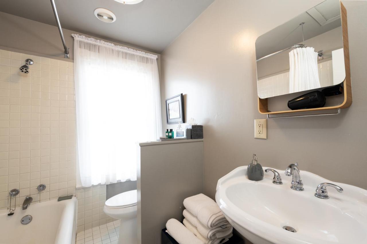 | Nantucket Whale Inn, Half Moon Bay
