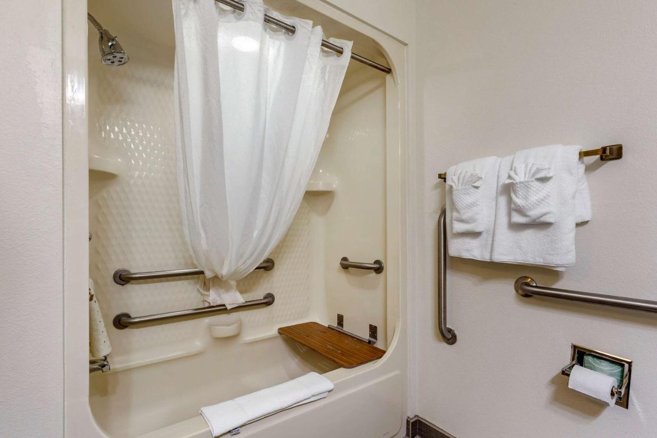 Queen Room - Accessible/Nonsmoking at Sleep Inn Henderson I-85