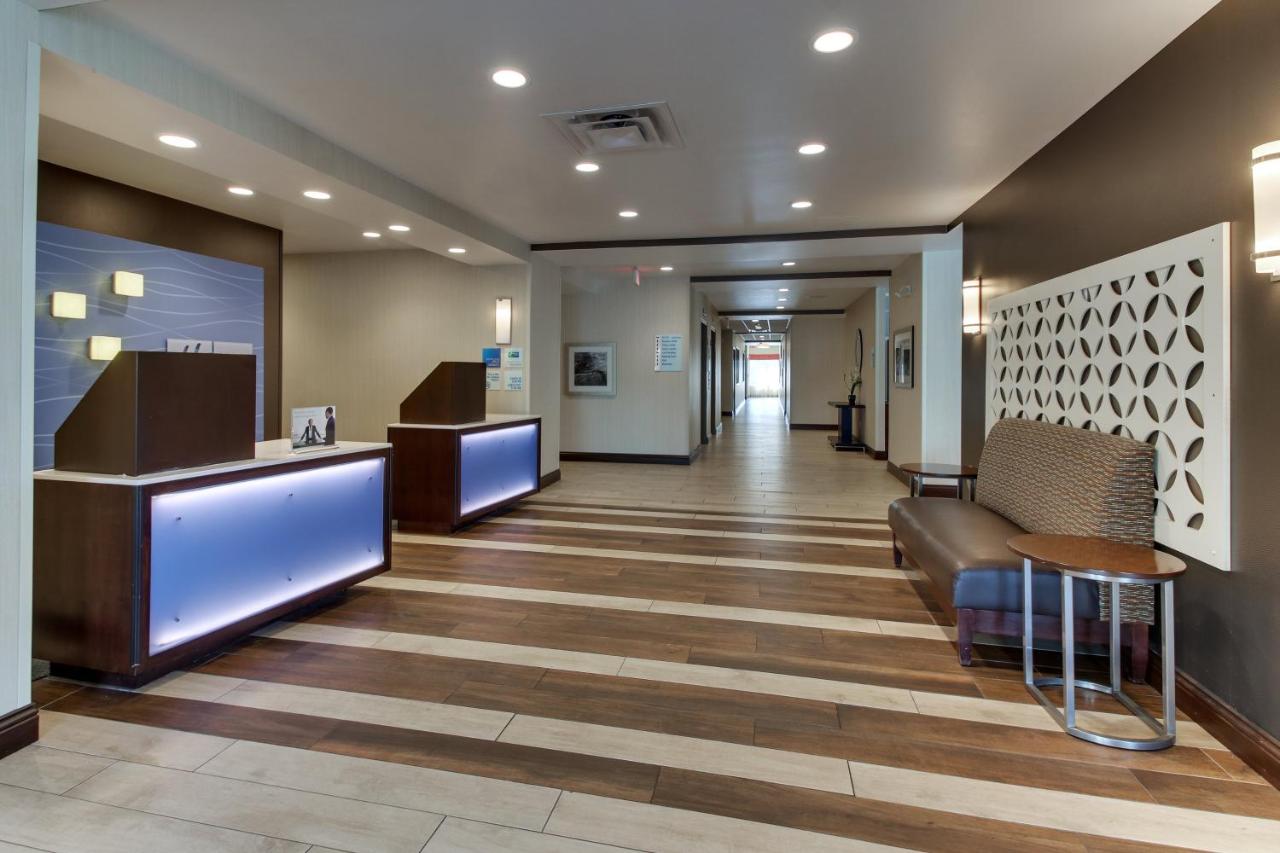 | Holiday Inn Express & Suites Cheektowaga North East, an IHG Hotel
