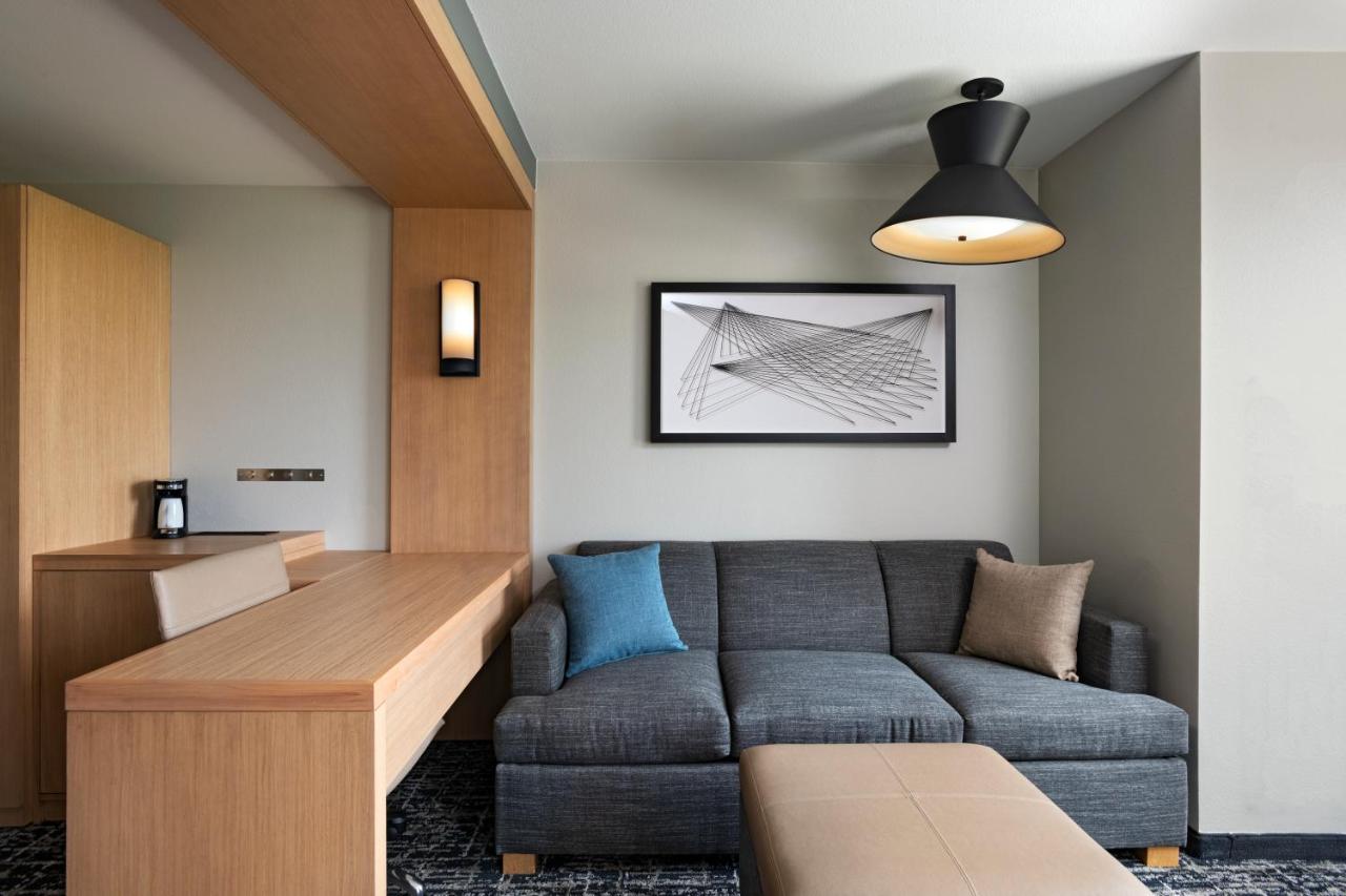 Deluxe King Room at Hyatt Place Austin / Lake Travis / Four Points
