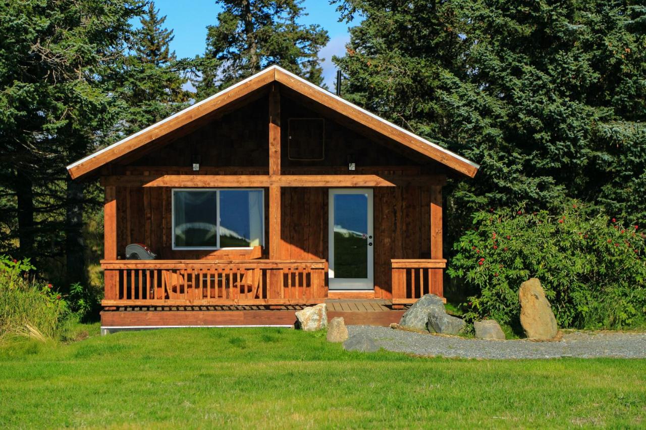 Cottage with Mountain View at Kenai Peninsula Suites