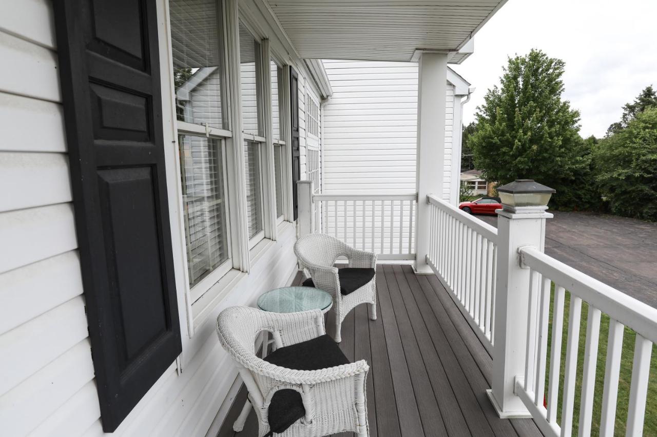 | Oakmont Inn