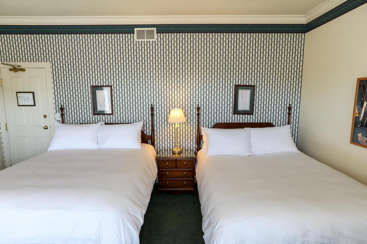  | Oakmont Inn
