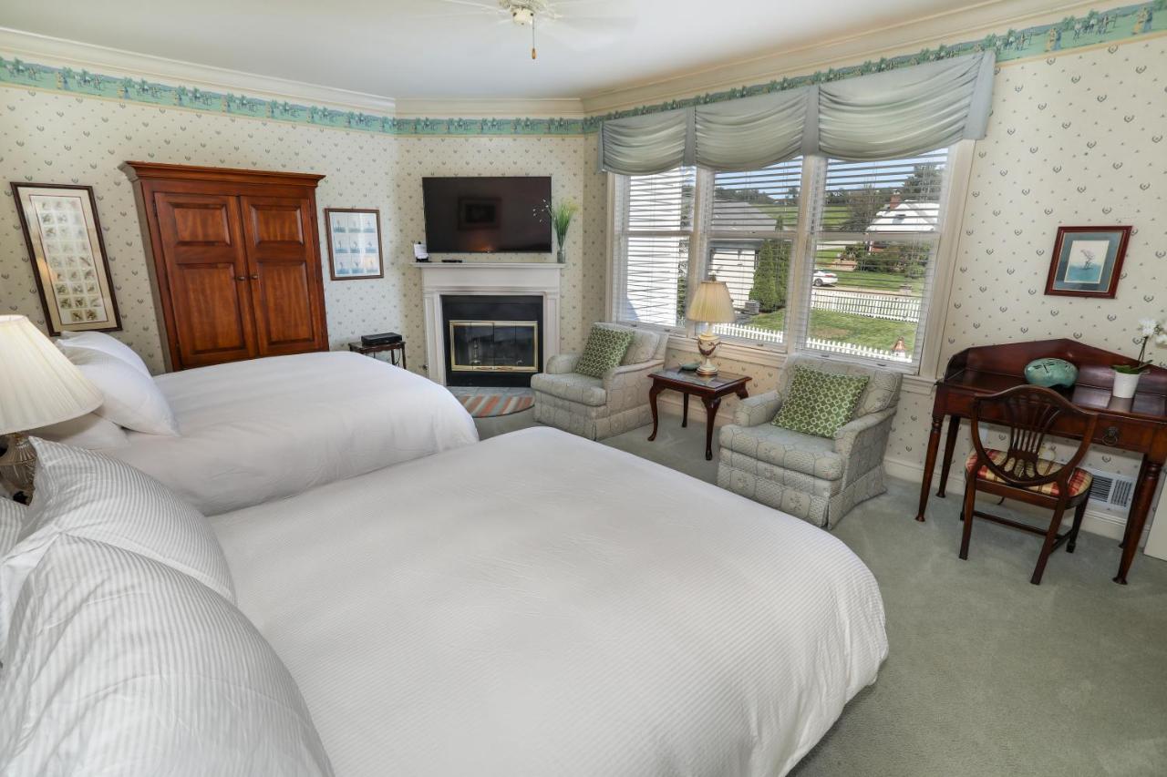 | Oakmont Inn