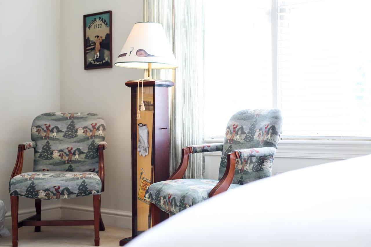 | Oakmont Inn