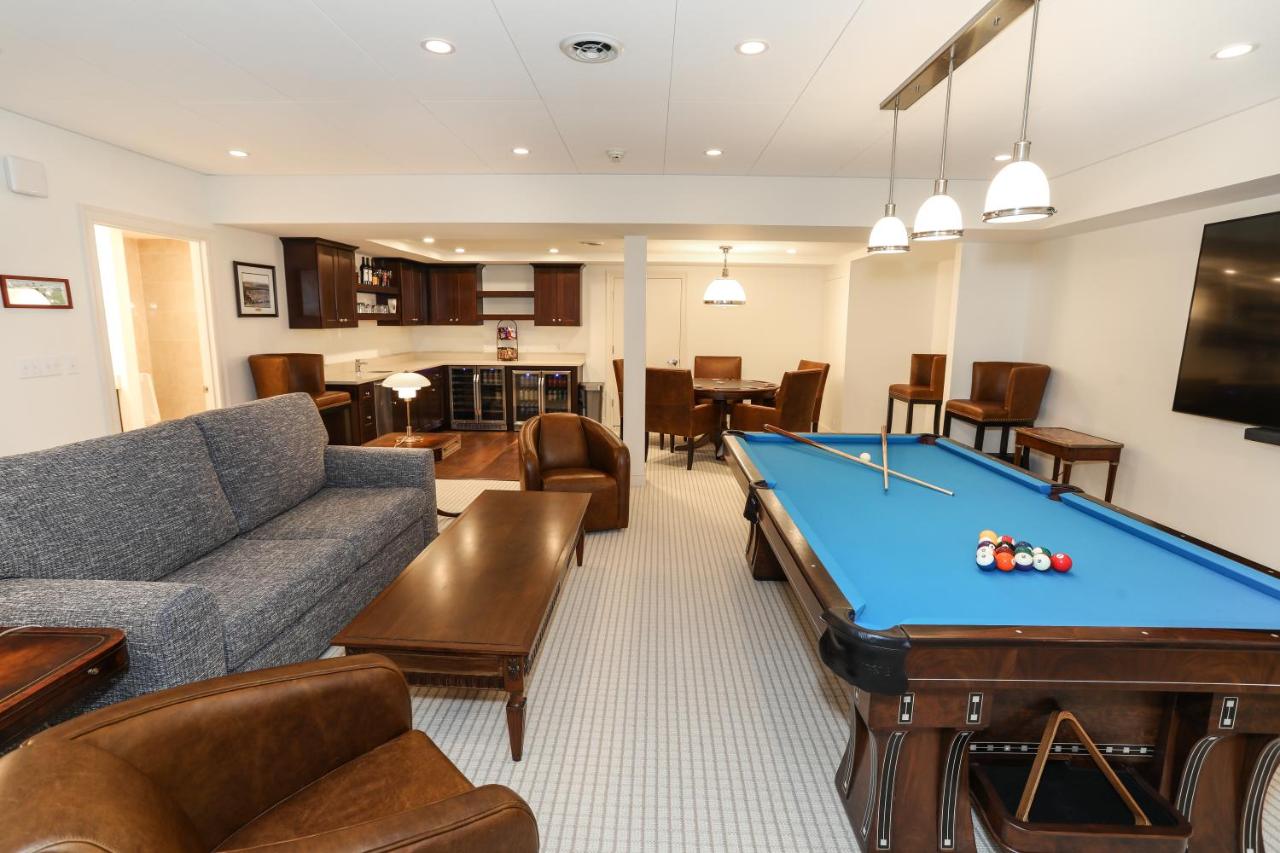 | Oakmont Inn