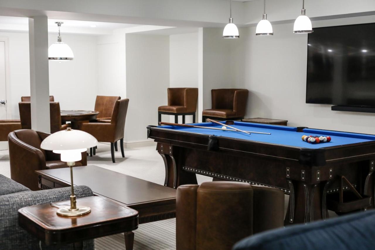 | Oakmont Inn