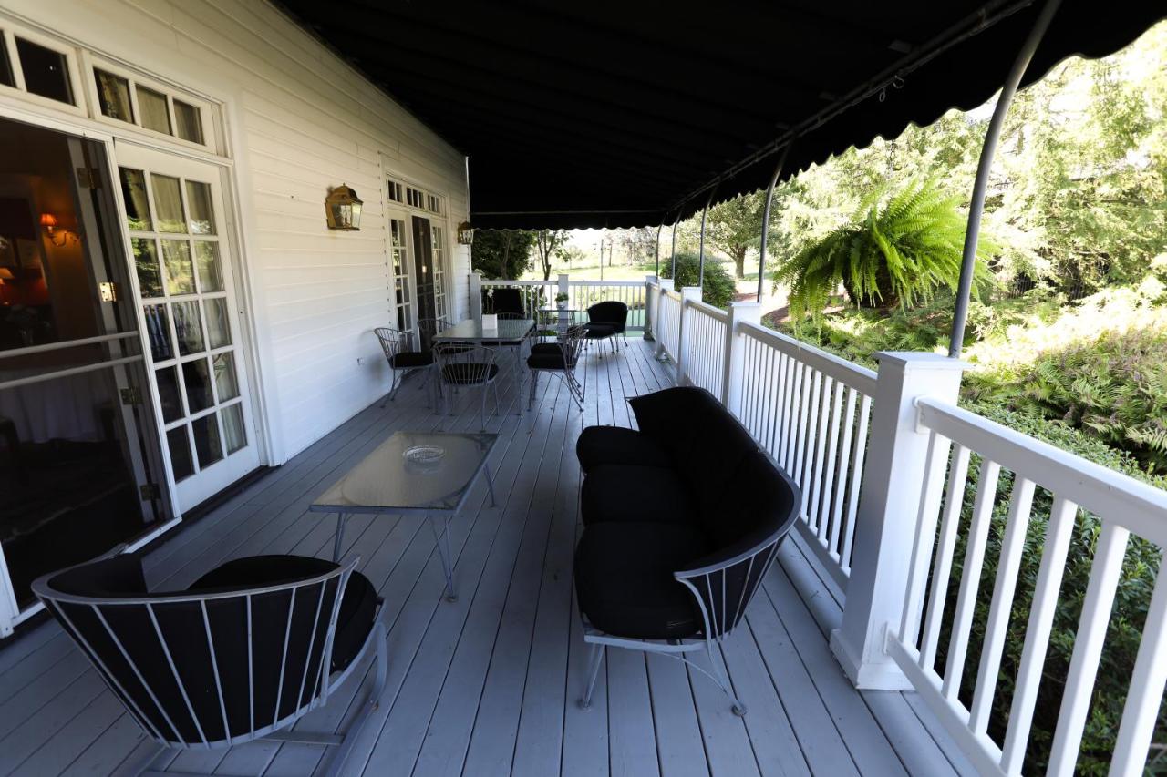 | Oakmont Inn