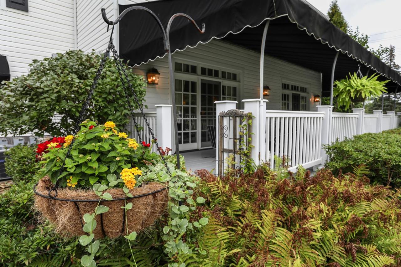 | Oakmont Inn