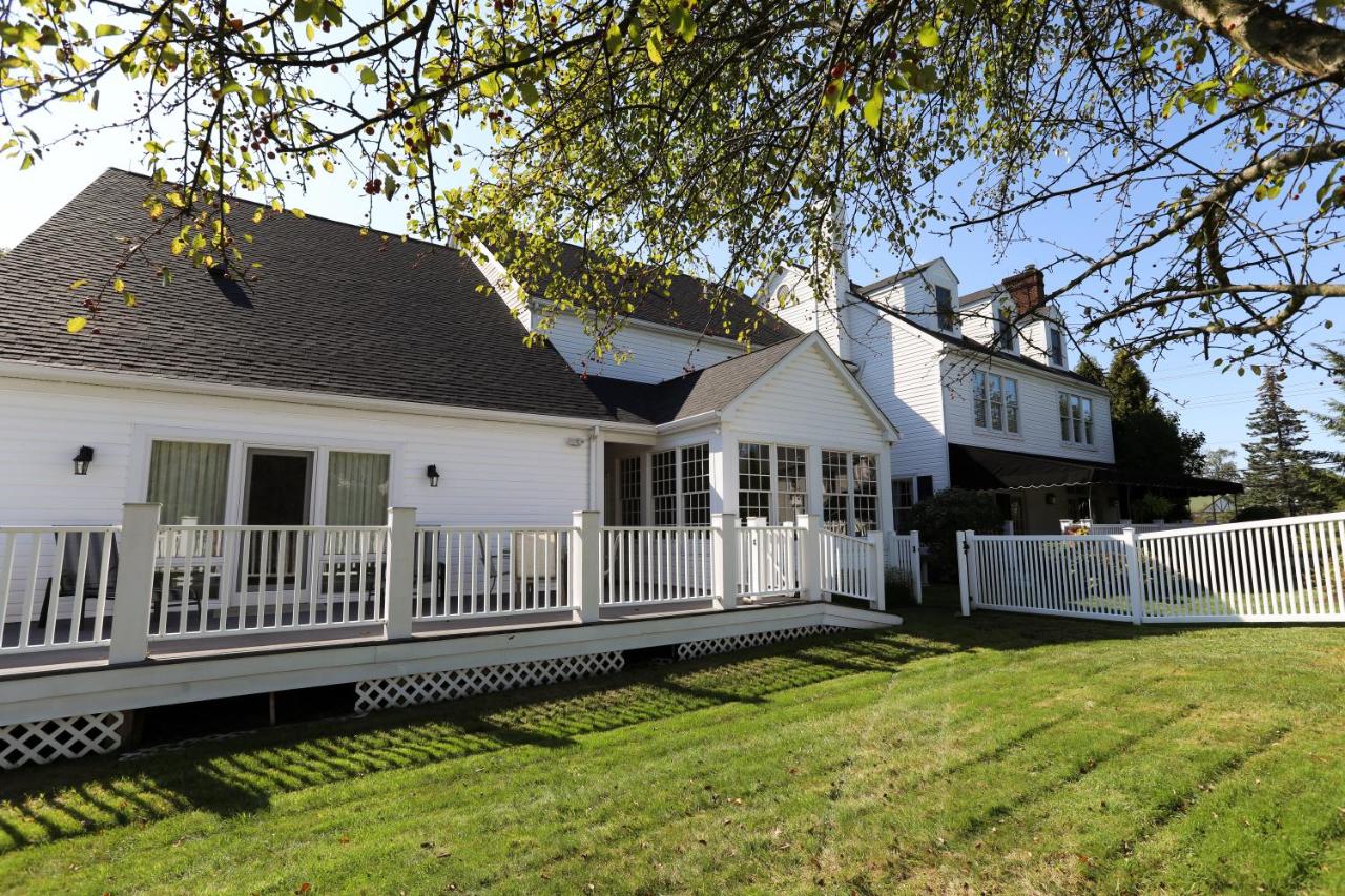 | Oakmont Inn